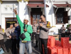 Sarapan Bareng Abang Becak, Kapolrestabes Surabaya Jalin Silaturahmi dan Perkuat Kamtibmas