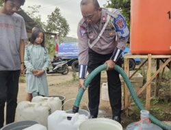 Peringati Harlantas Bhayangkara ke – 69, Ditlantas Polda Jatim Salurkan Air Bersih untuk Warga Terdampak Kemarau