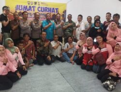 Polrestabes Surabaya Gelar Jum’at Curhat, Bagikan Bansos dan Sarana Kontak Jelang Pilkada 2024