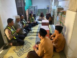 Satlantas Polres Gresik Gelar “Jumat Berkah” di Ponpes Roudlotul Hikmah