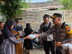 Polda Jatim Berbagi Makan Siang Gratis, Apresiasi Warga Situbondo yang Sudah Nyoblos di TPS