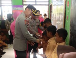 Kunjungi Sekolah Dasar di Pedesaan, Kapolres Tuban Berbagi Makan Siang Bergizi Gratis