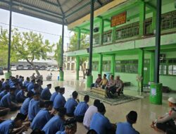 Satlantas Polres Gresik Gelar Program Dai Kamseltibcarlantas di Ponpes Mambaus Sholihin