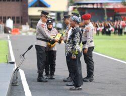 Asistensi Kampung Tangguh dan Polisi RW, Kapolda Jatim Pimpin Apel Besar Petugas Polmas dan Satkamling Pasca Pilkada