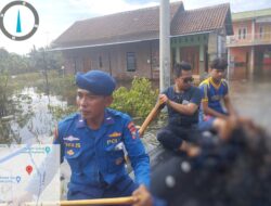 Ditpolairud Polda Jatim Terjunkan Personel Bantu Evakuasi Korban Banjir