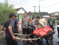 Aksi Heroik Polres Mojokerto Demi Keselamatan Masyarakat,Terjang Banjir Salurkan Bantuan dan Evakuasi Warga
