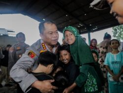 Kapolrestabes Surabaya Makan Bergizi Bersama Anak-Anak Jalanan dan Pemulung di Dukuh Kupang Barat