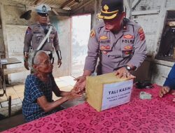 Kepedulian Terhadap Lansia yang Stroke, Kapolsek Gilimanuk Serahkan Bantuan Tali Kasih di Lingkungan Arum Timur
