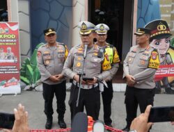 Polda Jatim Siagakan 100 Personel Gabungan di Bundaran Waru, Malam Pergantian Tahun Berjalan Lancar