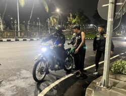 Tim Jogoboyo Polrestabes Surabaya Bubarkan Konvoi Perguruan Pencak Silat, Tiga Pemuda di Amankan 