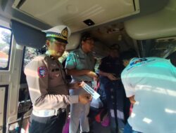 Tingkatkan Keselamatan Polres Gresik Bersama Jasa Raharja dan Dishub Gelar Ramp Check Bus Pariwisata