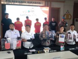 Polrestabes surabaya telah berhasil menangkap 4 tersangka pengeroyokan terhadap seorang advokat 