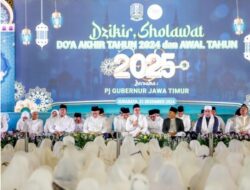 Pji gubernur jatim sambut tahun baru 2025 di masjid al-akbar 