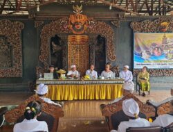 Penyerahan Sertifikat Pelatihan Kepemangkuan Srati, MC Dan Pemulasaran Jenazah Sebagai Penutup Kegiatan Kaderisasi Pelayanan Umat Banjar Surabaya Di Pura Agung Jagat Karana Surabaya