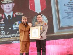 Polda Jatim Terima Penghargaan ‘Hakaryo Guno Mamayu Bawono’ dari Pemkot Batu
