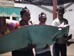 Sinergitas Polisi dan TNI Evakuasi Warga Terdampak Banjir di Kota Mojokerto