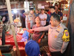 Kapolres Pelabuhan Tanjung Perak Tinjau Pasar Pabean Cantikan Pastikan Stok Bapokting Aman Sampai Lebaran