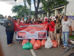 Gencarkan terus amalan kebaikan di bulan suci Ramadhan RSB berbagi 600 Takjil di Jalan Raya Ngagel Surabaya
