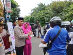 Wujud Kepedulian Polri, Polsek Wonocolo dan Bhayangkari Ranting Wonocolo Tebar Kebaikan di Bulan Suci