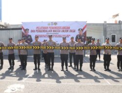 Polres Pelabuhan Tanjung Perak Gelar Simulasi Pengamanan Unjuk Rasa Jelang May Day 2025