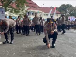 Polisi Berbagi Gorengan Hingga Bersihkan Sampah Usai Aksi Mayday di Kota Malang, Netizen: Ini Baru Humanis