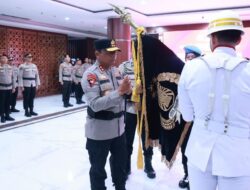 Kapolda Jatim Pimpin Upacara Pemuliaan Nilai Luhur Tribrata Pataka Polda Jatim ‘Tan Hana Dharma Mangrwa