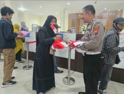 Bersatu Berdaulat, Rakyat Sejahtera, Indonesia Maju: Polantas Gresik Tebarkan Semangat Kemerdekaan