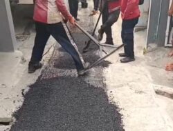 Pembenahan pengaspalan di banyu urip surabaya