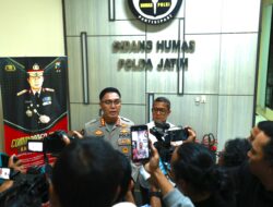 Polda Jatim Kembalikan Buku Sitaan yang Tidak Terkait dengan Tindak Pidana