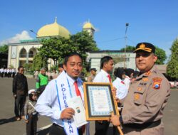 Polres tuban berikan penghargaan kepada anggotanya yang berprestasi 