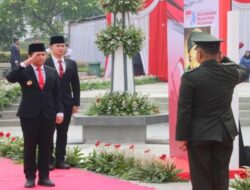 memperingati hari pahlawan 10 November upacara bendera di pimpin oleh wagub Emil Dardak 