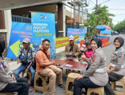 Ditlantas Polda Jatim Ngopi Bareng Warga Sosialisasi Tertib Lalin di Operasi Zebra Semeru