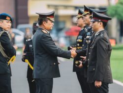 Kapolda Jatim Anugerahkan Tanda Kehormatan kepada Ribuan Personel