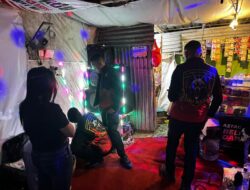 Polres Gresik Ungkap Peredaran Miras di Menganti, Puluhan Liter Miras Diamankan dari Warung Karaoke