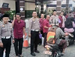 Merajut Keberkahan Ramadan, Samsat Surabaya Utara Berbagi Takjil dan Hadir Lebih Dekat dengan Masyarakat