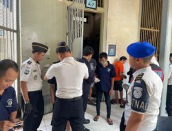 Perkuat Keamanan Jelang Hari Bhakti Pemasyarakatan, Lapas Kelas IIA Sidoarjo Bersama Kepolisian Intensifkan Razia Hunian Warga Binaan