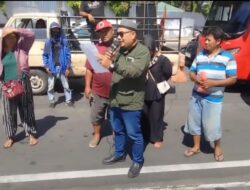 Puluhan Pedagang Pasar Gersikan Geruduk Balai Kota Dan DPRD Surabaya, Ini Tuntutannya