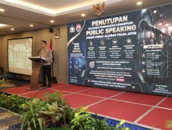 Kabid Humas Polda Jatim Tutup Pelatihan Public Speaking, Tekankan Komunikasi Jujur dan Transparan