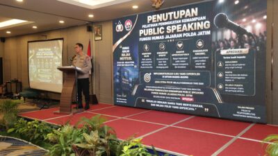 Kabid Humas Polda Jatim Tutup Pelatihan Public Speaking, Tekankan Komunikasi Jujur dan Transparan