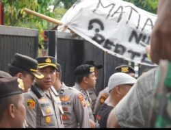 Polrestabes Surabaya Kawal Aksi Sopir Jatim Secara Humanis, Massa Soroti Barcode Solar Subsidi