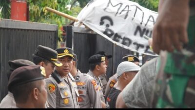 Polrestabes Surabaya Kawal Aksi Sopir Jatim Secara Humanis, Massa Soroti Barcode Solar Subsidi