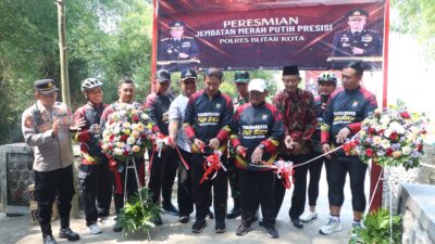 Polres Blitar Kota Resmikan Jembatan Merah Putih Presisi Penghubung Dua Desa