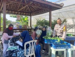 Bhabinkamtibmas Perak Barat Monitoring Ketahanan Pangan dan Panen Hidroponik di KWT Dorang Cinta