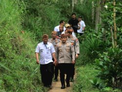 Hari Bhayangkara ke-80: Polres Probolinggo Turun ke Pelosok Desa Salurkan Bansos Bedah Rumah