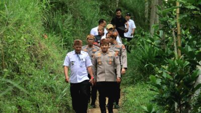 Hari Bhayangkara ke-80: Polres Probolinggo Turun ke Pelosok Desa Salurkan Bansos Bedah Rumah