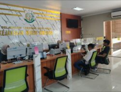 AMI Demo DPW PAN Jatim, Desak Tindak Tegas Dugaan Pemotongan Dana Reses Juliana Eva Wati