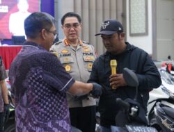 Polda Jatim Kembalikan Mobil dan Motor Hasil Ungkap Kasus Curanmor kepada Para Korban Tanpa Biaya