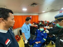Polda Jatim Terjunkan 30 Personel SAR Polairud dan Almatsus, Evakuasi Korban KMP Mutiara Sentosa 2