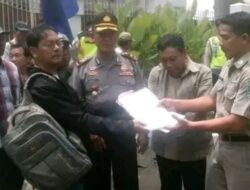 Sukur Priyanto DPRD Bojonegoro Pamer Ijazah, Korlap Aksi Musda Partai Demokrat Tunjukkan Pasal Pidana