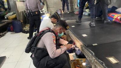 Lapas Sidoarjo Gelar Penggeledahan Gabungan dan Tes Urine, 60 Warga Binaan Dinyatakan Negatif Gandeng TNI, Polri, BNNK, Brimob Batalyon A Kompi 4, dan Lapas Sidoarjo Perkuat Sinergi Wujudkan Lapas Aman dan Bersih dari Barang Terlarang